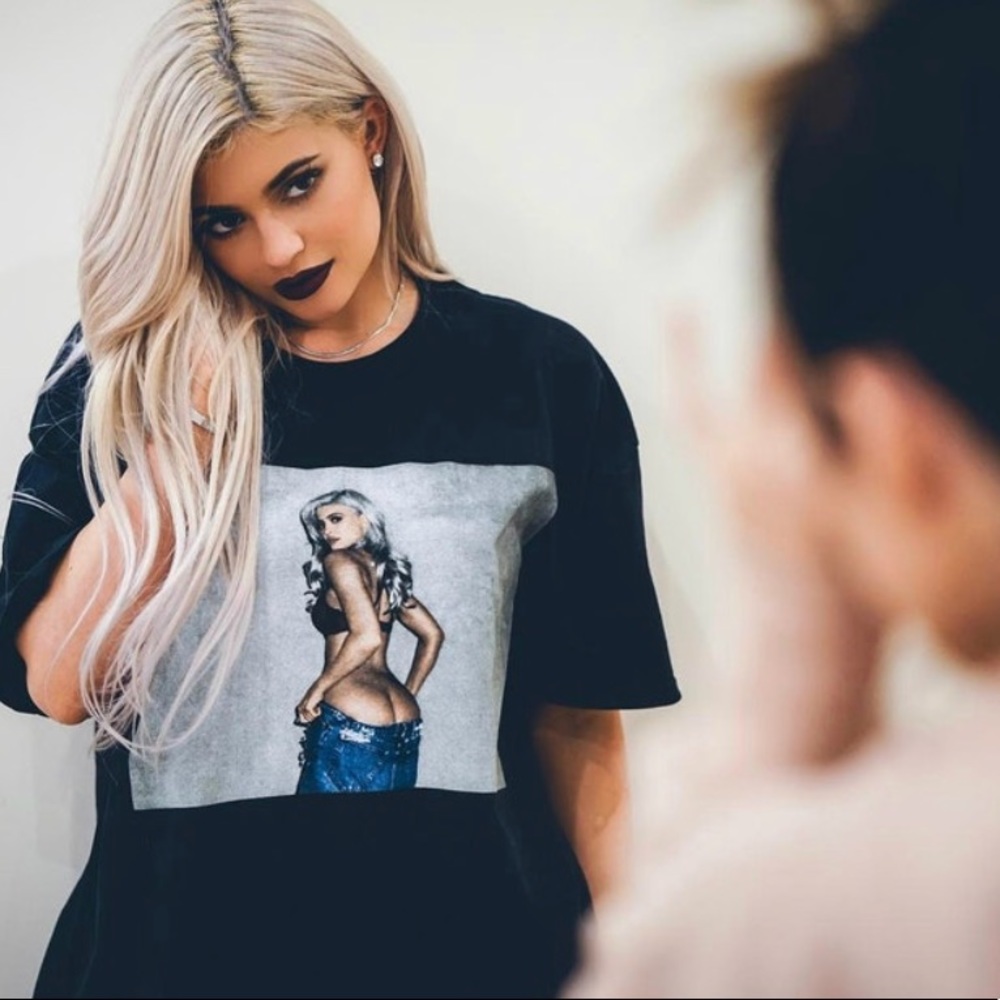 NWT Kylie Shop Cheeks Tee